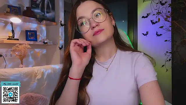 Snapshot of mia_here chatting on 10.25.25 mia here online show from 10.25.25