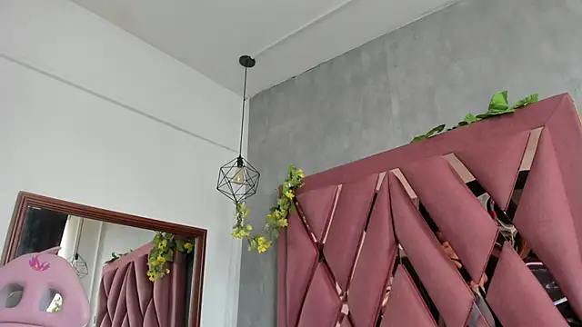 viollettaa  online show from 04.13.26