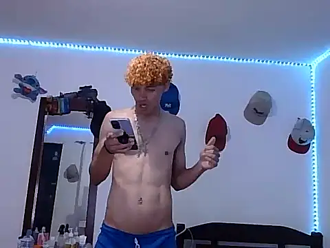 Snapshot of fresa_27 chatting on 10.22.25 fresa 27 online show from 10.22.25