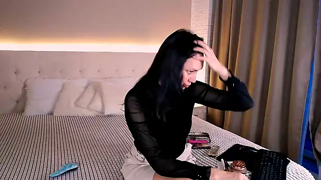 MonikaBelachi online show from 11.18.25