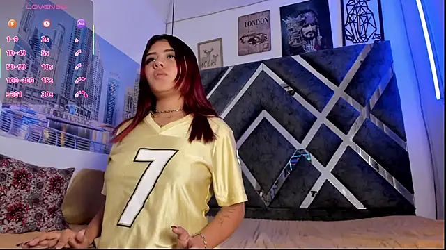 Snapshot of lizzylizzy4 chatting on 10.15.25 lizzylizzy4 online show from 10.15.25