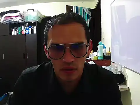 Snapshot of DOBLEWYOSK69G chatting on 09.12.25 DOBLEWYOSK69G online show from 09.12.25