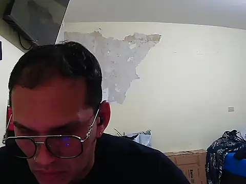 Snapshot of DOBLEWYOSK69G chatting on 10.21.25 DOBLEWYOSK69G online show from 10.21.25