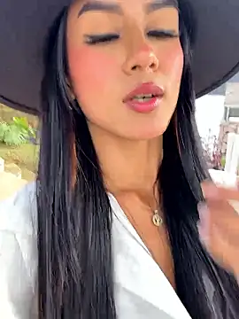 Juliana Xander online show from 11.29.25