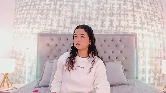 Evaa Lunna  online show from 03.02.26