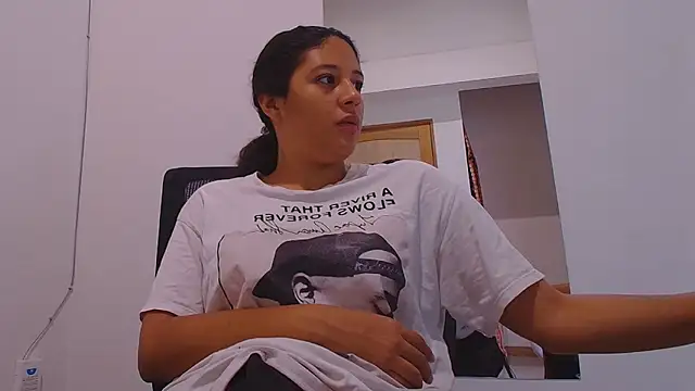 Aria Arthur online show from 09.10.25