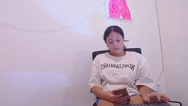 Aria Arthur online show from 09.22.25