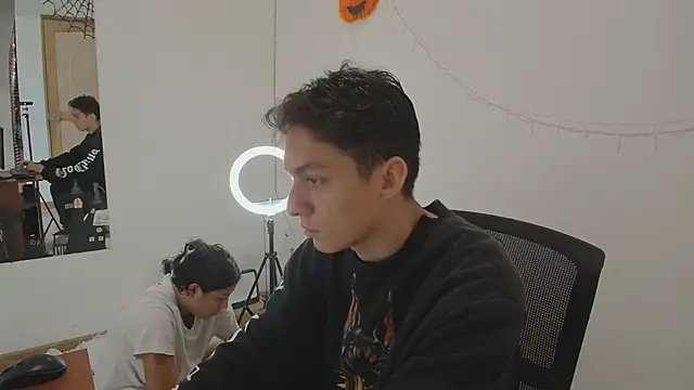 Aria Arthur online show from 10.12.25