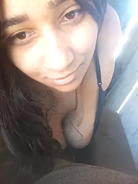 Snapshot of srtsara chatting on 11.20.25 srtsara online show from 11.20.25