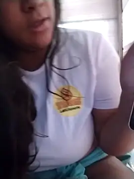 Snapshot of srtsara chatting on 11.25.25 srtsara online show from 11.25.25