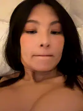 Snapshot of Ninazhang chatting on 10.21.25 Ninazhang online show from 10.21.25