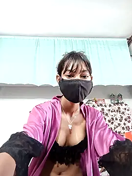 Snapshot of HOT_SHRII chatting on 10.18.25 HOT SHRII online show from 10.18.25