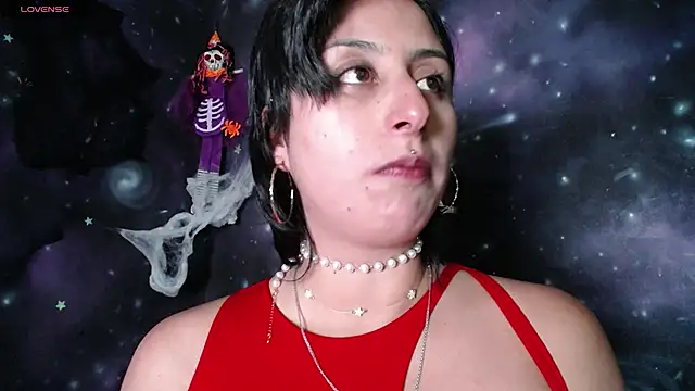 CristaldelLeon s online show from 10.15.25