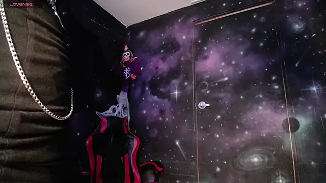 CristaldelLeon s online show from 10.16.25