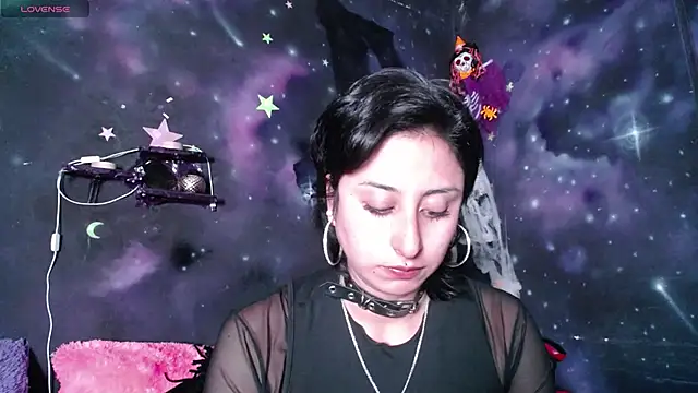 CristaldelLeon s online show from 10.17.25