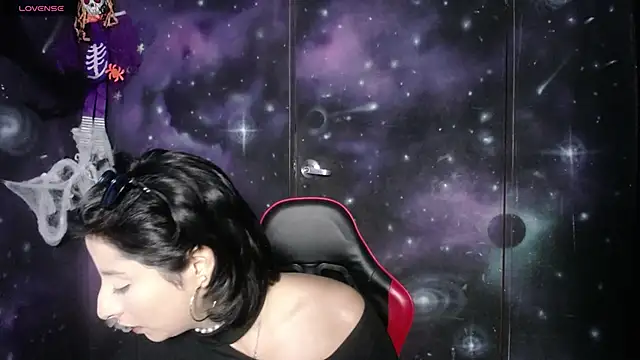 CristaldelLeon s online show from 10.18.25