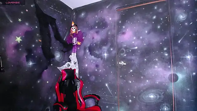 CristaldelLeon s online show from 10.23.25