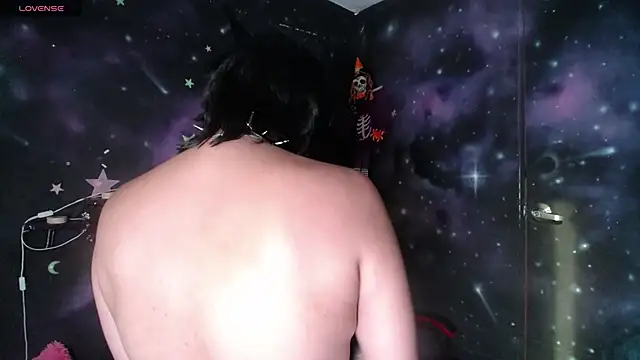 CristaldelLeon s online show from 10.24.25