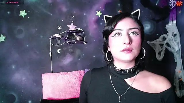 CristaldelLeon s online show from 10.28.25