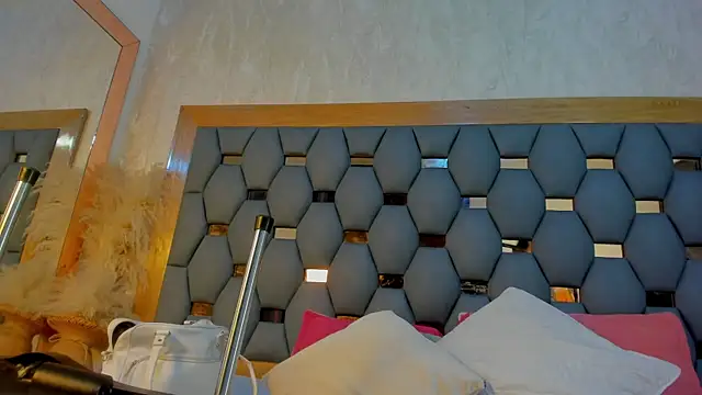 juliette pretty  online show from 09.20.25