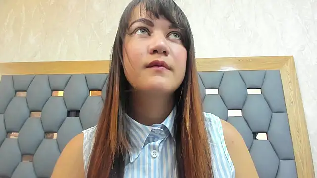 juliette pretty  online show from 10.21.25