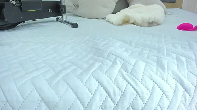 juliette pretty  online show from 11.22.25