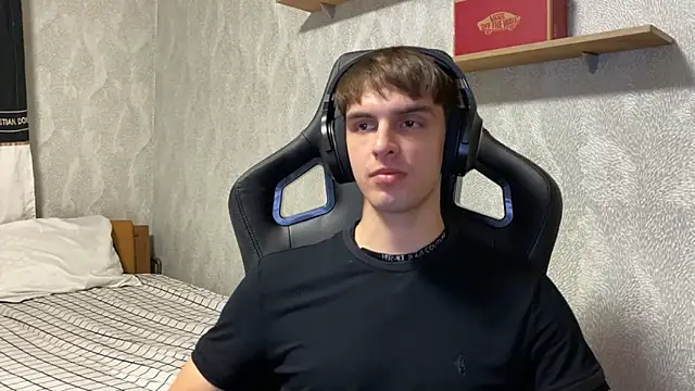 Snapshot of elliot_scott chatting on 09.26.25 elliot scott online show from 09.26.25