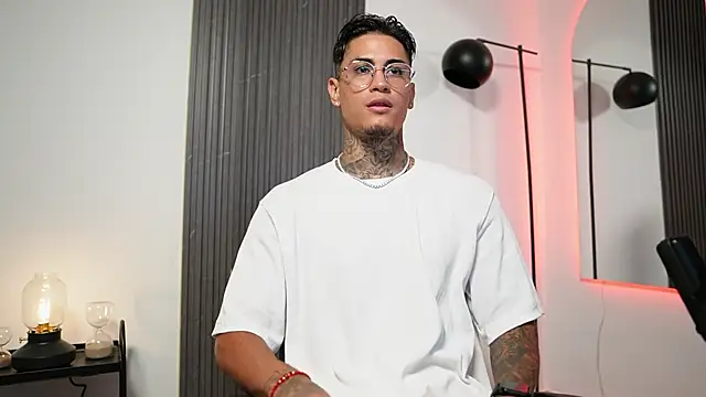 AxelVilla  online show from 09.08.25