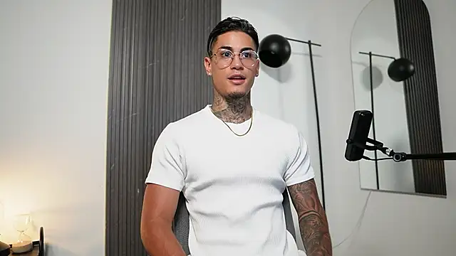 AxelVilla  online show from 10.02.25