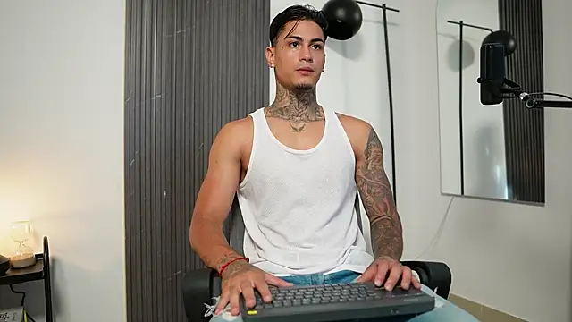 AxelVilla  online show from 10.03.25