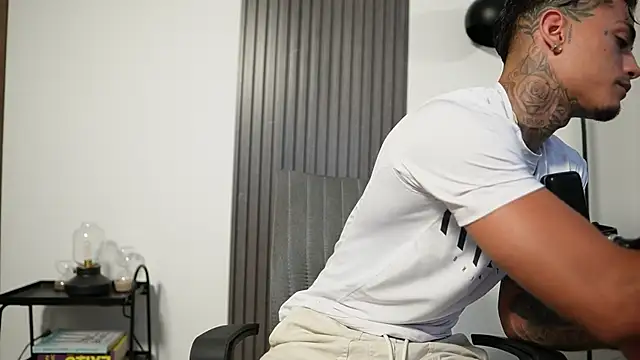 AxelVilla  online show from 10.06.25