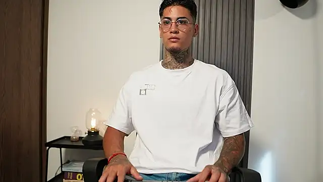 AxelVilla  online show from 10.14.25