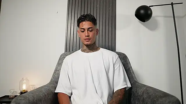 AxelVilla  online show from 10.17.25