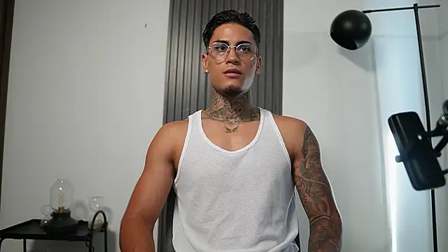 AxelVilla  online show from 10.28.25