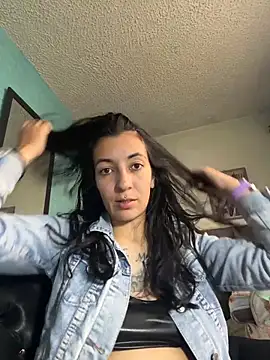 Snapshot of SALOME_KORLAND chatting on 10.21.25 SALOME KORLAND online show from 10.21.25