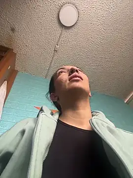 Snapshot of SALOME_KORLAND chatting on 10.31.25 SALOME KORLAND online show from 10.31.25