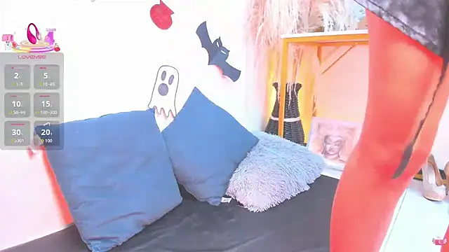 Snapshot of LizzyJones_ chatting on 10.12.25 LizzyJones  online show from 10.12.25