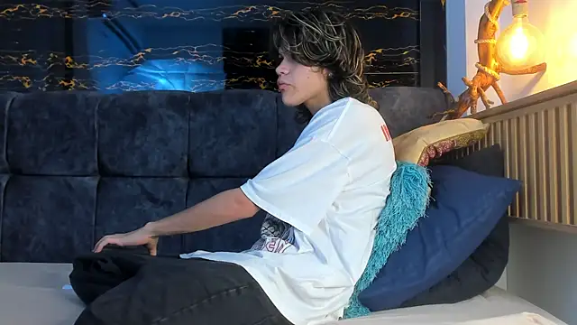 Snapshot of Diamond_twink chatting on 10.10.25 Diamond twink online show from 10.10.25