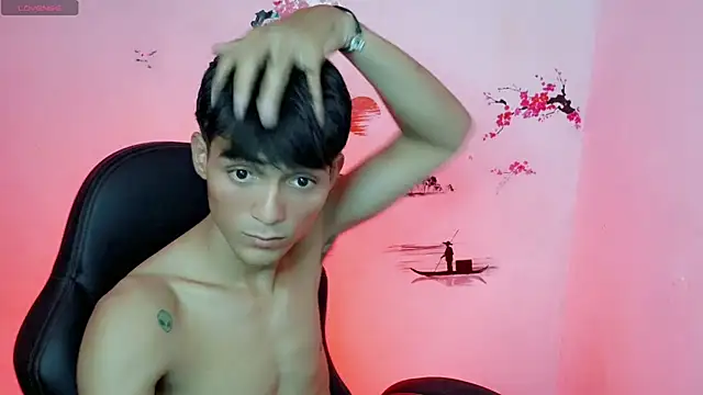 Snapshot of Thommy_cute chatting on 09.27.25 Thommy cute online show from 09.27.25