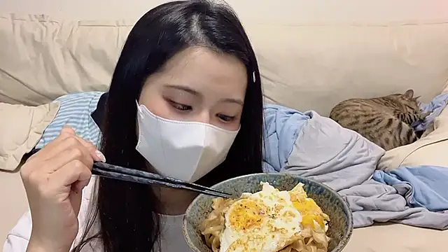 LHeart online show from 10.13.25