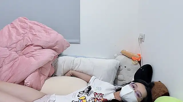 Snapshot of LHeart chatting on 06.02.26 LHeart online show from 06.02.26