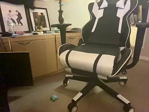 Snapshot of lilthicky352 chatting on 10.15.25 lilthicky352 online show from 10.15.25