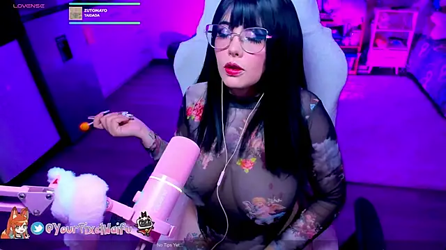 Snapshot of AlyssaRomanova chatting on 11.08.25 AlyssaRomanova online show from 11.08.25