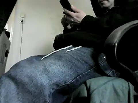 Snapshot of skateboy78 chatting on 02.17.25 skateboy78 online show from 02.17.25