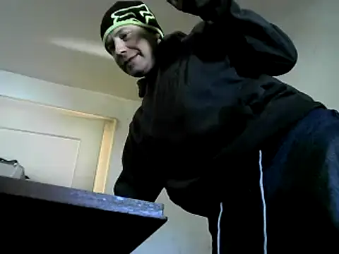 Snapshot of skateboy78 chatting on 03.19.25 skateboy78 online show from 03.19.25