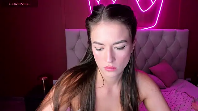 Snapshot of StacyWells chatting on 09.21.25 StacyWells online show from 09.21.25