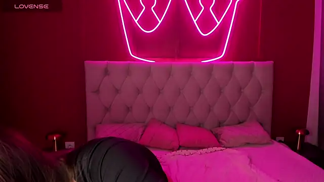 Snapshot of StacyWells chatting on 10.12.25 StacyWells online show from 10.12.25