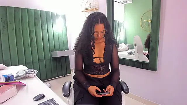 Snapshot of Sweet_Lucyy chatting on 09.27.25 Sweet Lucyy online show from 09.27.25