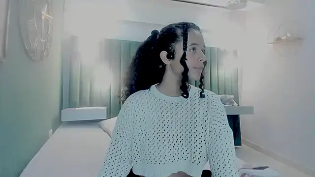 Snapshot of Sweet_Lucyy chatting on 09.28.25 Sweet Lucyy online show from 09.28.25