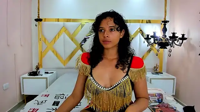 Snapshot of Sweet_Lucyy chatting on 10.11.25 Sweet Lucyy online show from 10.11.25